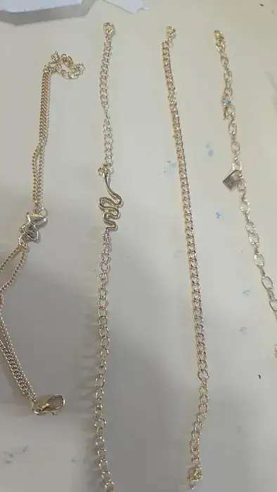 סט תכשיטים מוזהב שרשרת וצמידים